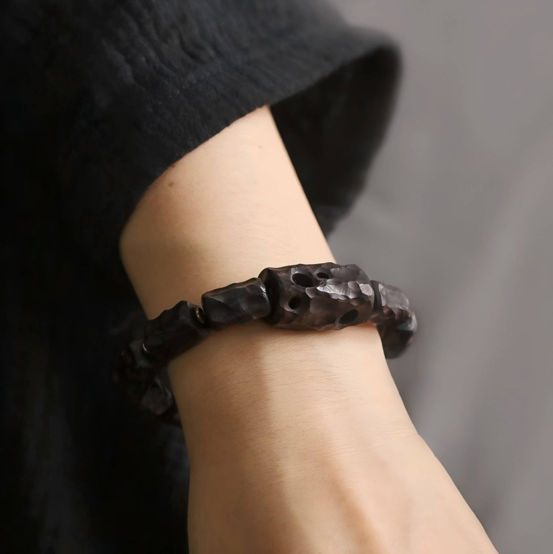 Armband „Geheimes Reich“ aus Ebenholz – Schutz • Gelassenheit • Entspannung