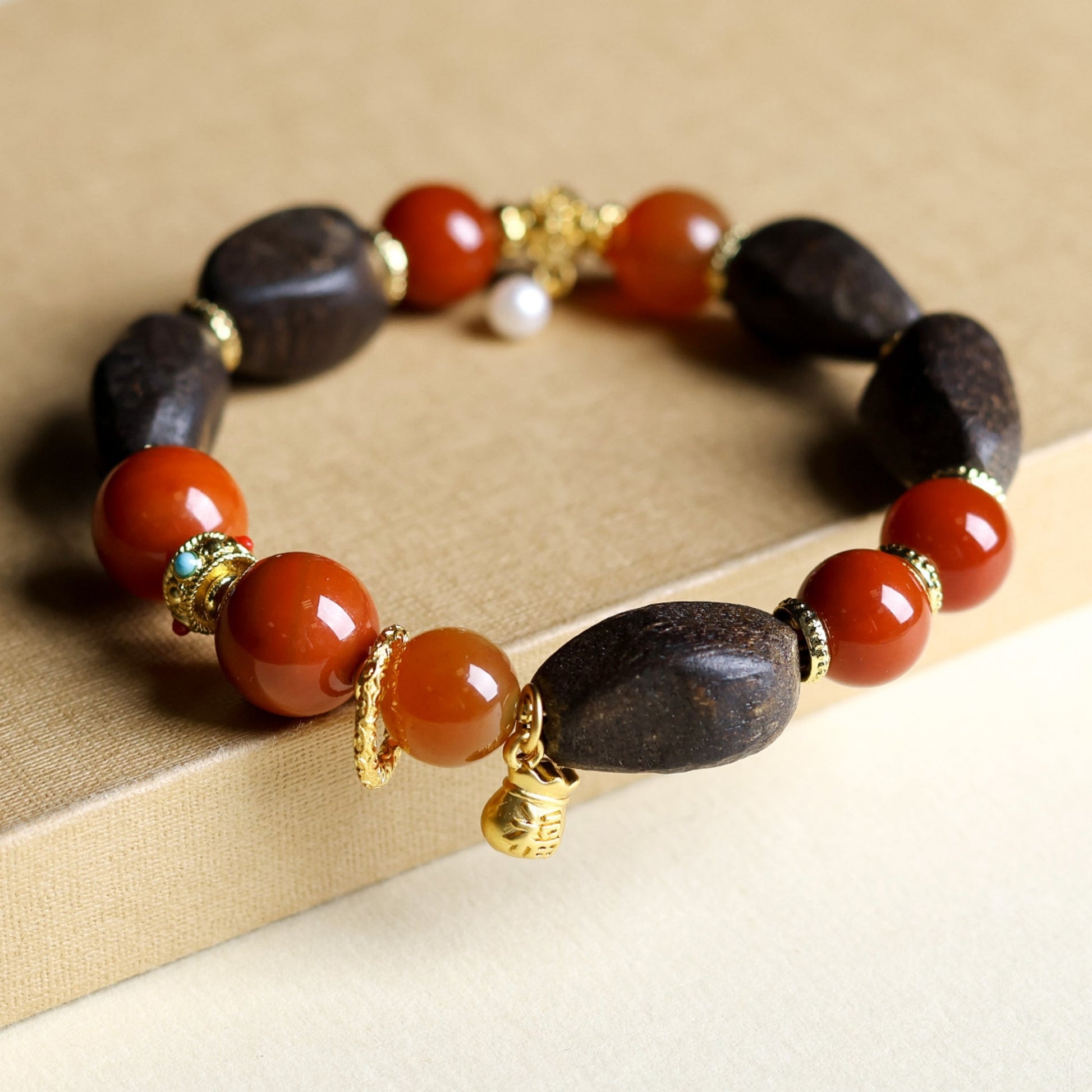 Handcrafted Nanhong Agate and Aloeswood Women's Bracelet