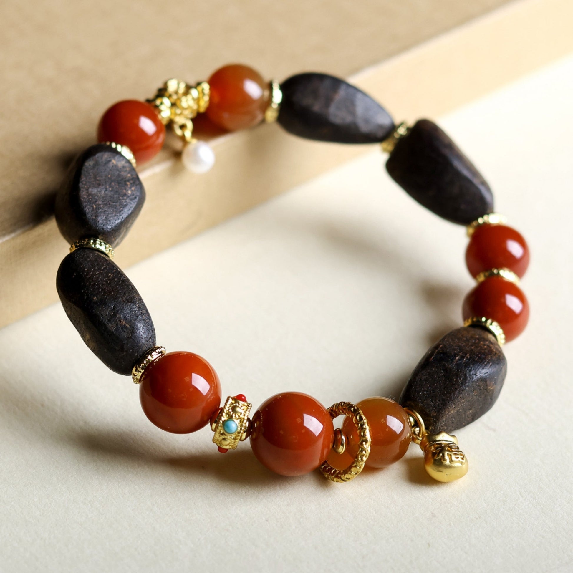 Handcrafted Nanhong Agate and Aloeswood Women's Bracelet