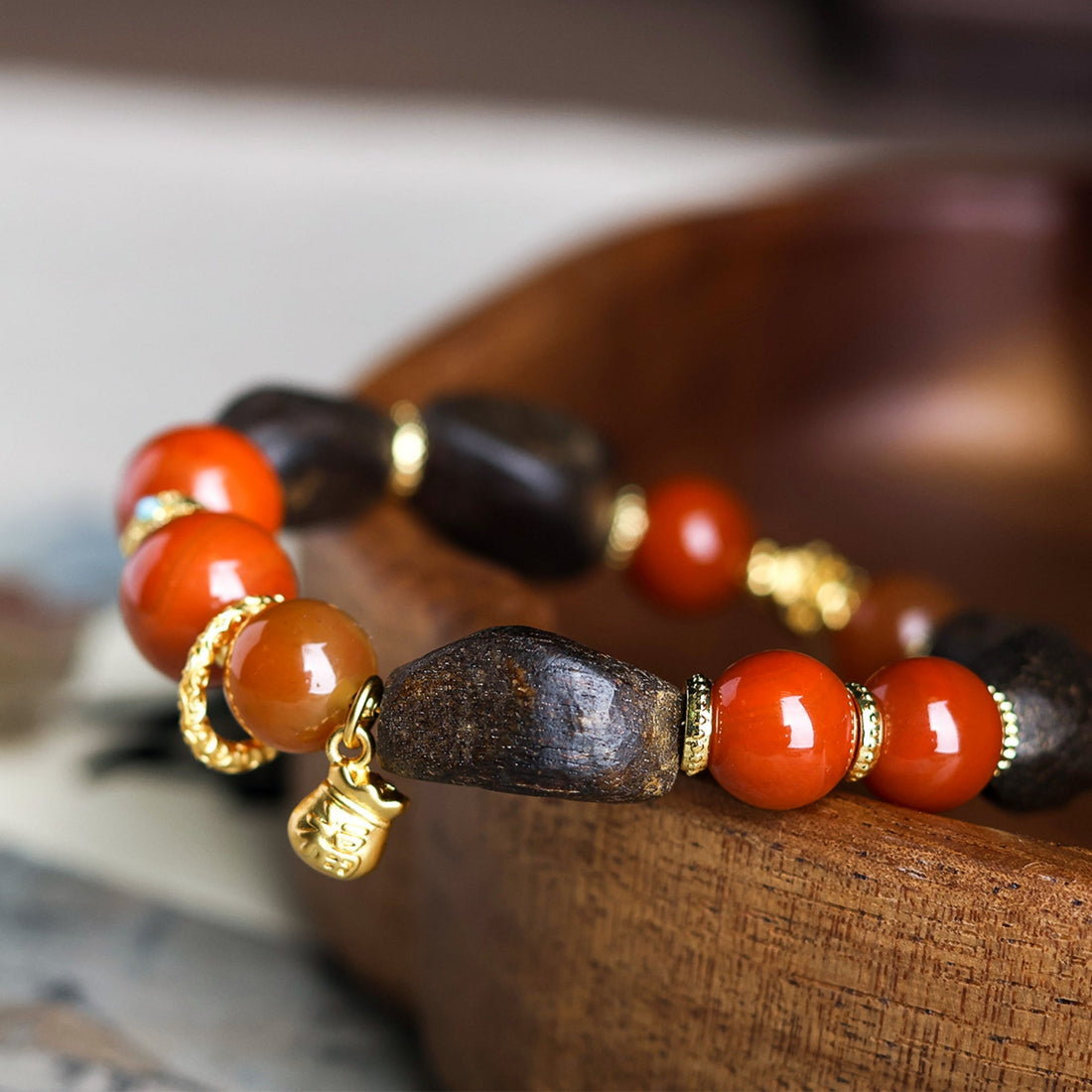 Handcrafted Nanhong Agate and Aloeswood Women's Bracelet
