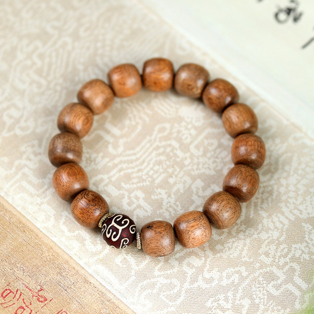 Kalimantan Agarwood & Agate Mala Bracelet